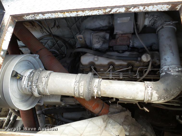 image for item DB5465 2002 Roadtec SB2500C Shuttle Buggy material transfer vehicle