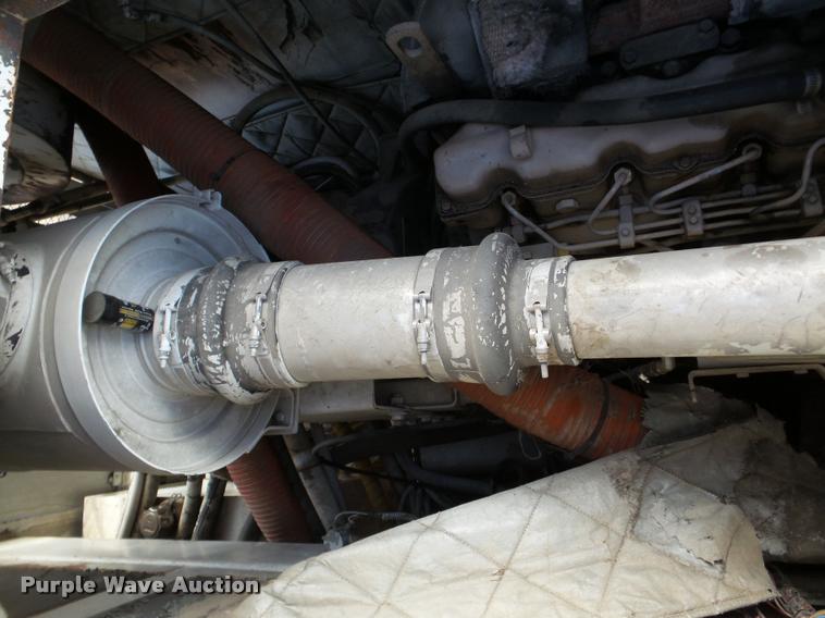 image for item DB5465 2002 Roadtec SB2500C Shuttle Buggy material transfer vehicle