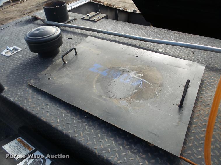 image for item DB5465 2002 Roadtec SB2500C Shuttle Buggy material transfer vehicle