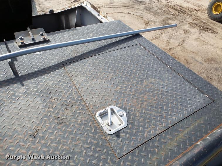 image for item DB5465 2002 Roadtec SB2500C Shuttle Buggy material transfer vehicle