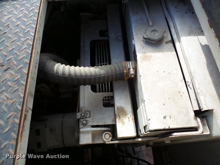 image for item DB5465 2002 Roadtec SB2500C Shuttle Buggy material transfer vehicle