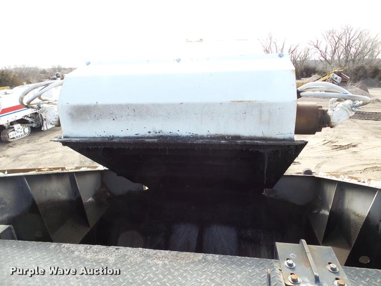 image for item DB5465 2002 Roadtec SB2500C Shuttle Buggy material transfer vehicle