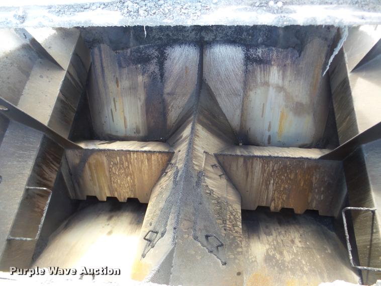 image for item DB5465 2002 Roadtec SB2500C Shuttle Buggy material transfer vehicle