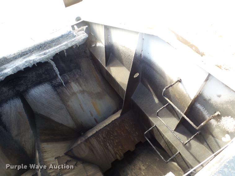 image for item DB5465 2002 Roadtec SB2500C Shuttle Buggy material transfer vehicle