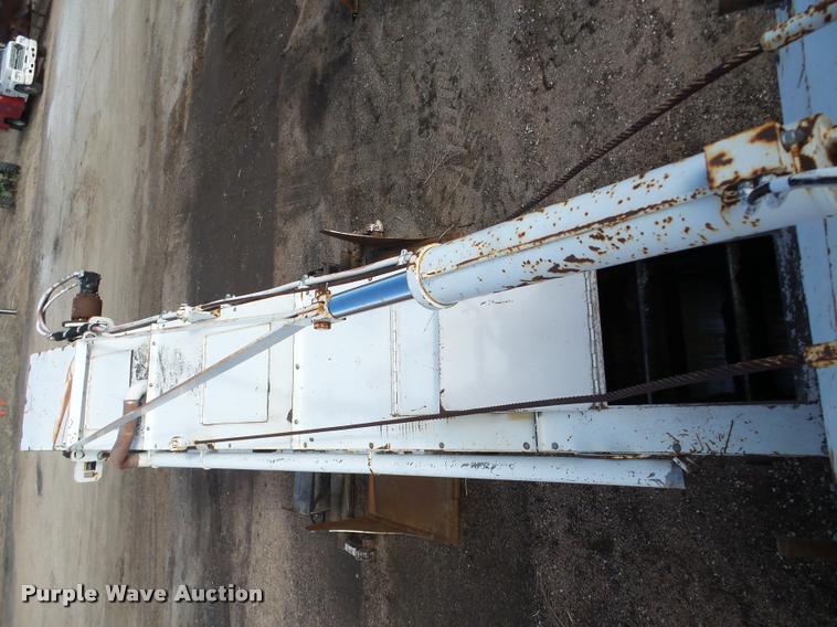 image for item DB5465 2002 Roadtec SB2500C Shuttle Buggy material transfer vehicle