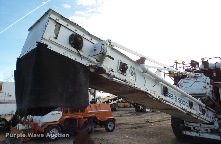 image for item DB5465 2002 Roadtec SB2500C Shuttle Buggy material transfer vehicle