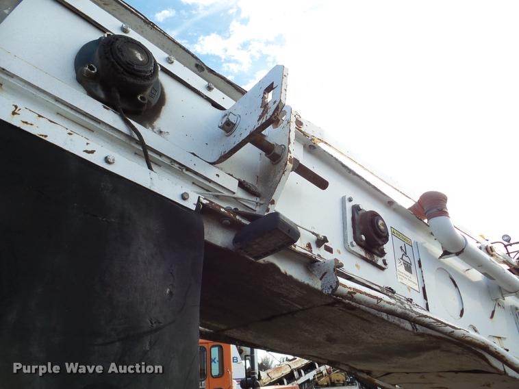 image for item DB5465 2002 Roadtec SB2500C Shuttle Buggy material transfer vehicle