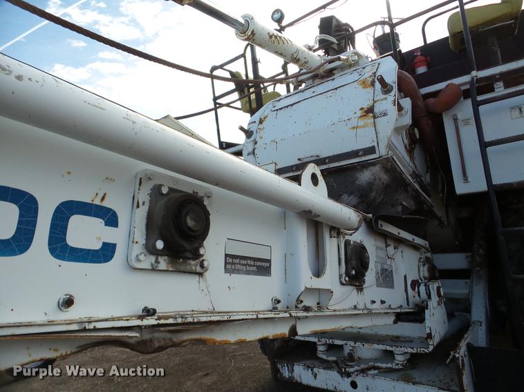 image for item DB5465 2002 Roadtec SB2500C Shuttle Buggy material transfer vehicle