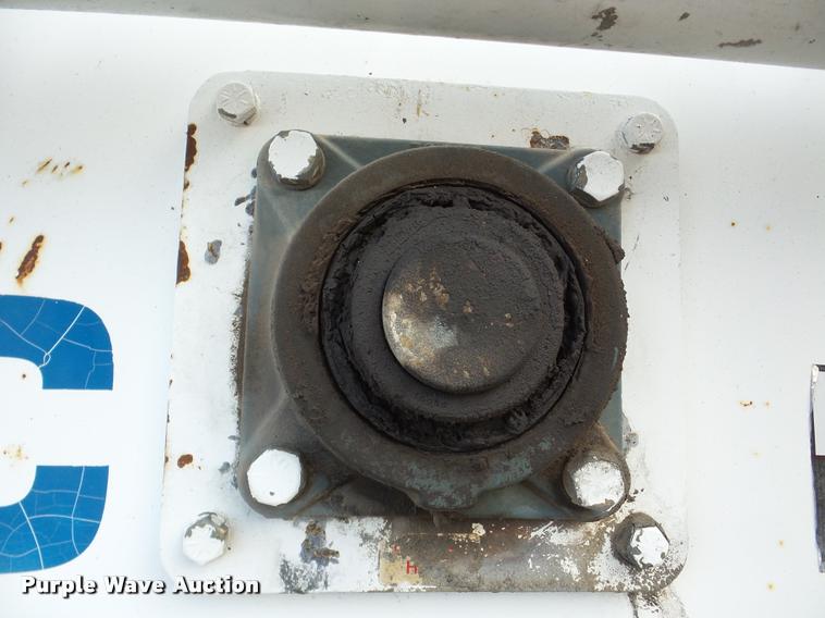 image for item DB5465 2002 Roadtec SB2500C Shuttle Buggy material transfer vehicle