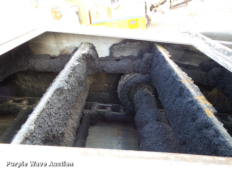 image for item DB5465 2002 Roadtec SB2500C Shuttle Buggy material transfer vehicle