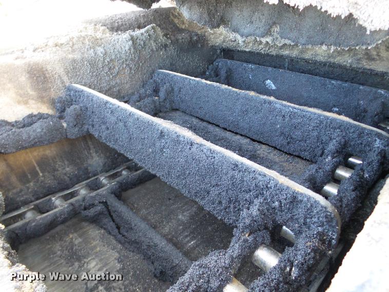 image for item DB5465 2002 Roadtec SB2500C Shuttle Buggy material transfer vehicle