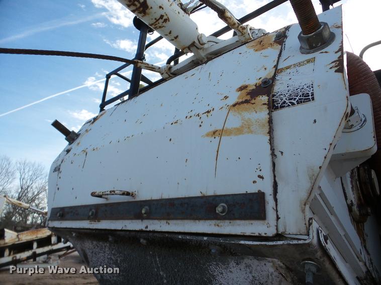 image for item DB5465 2002 Roadtec SB2500C Shuttle Buggy material transfer vehicle