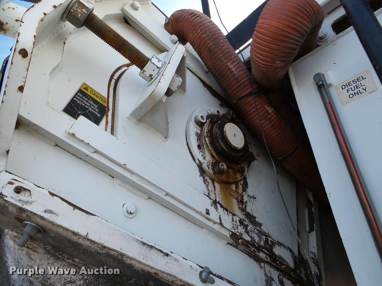 image for item DB5465 2002 Roadtec SB2500C Shuttle Buggy material transfer vehicle