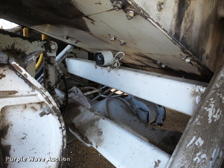 image for item DB5465 2002 Roadtec SB2500C Shuttle Buggy material transfer vehicle