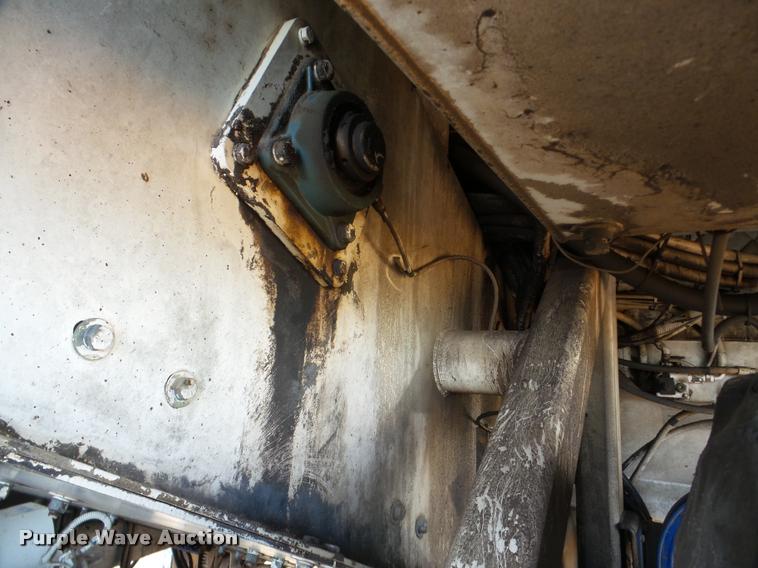 image for item DB5465 2002 Roadtec SB2500C Shuttle Buggy material transfer vehicle