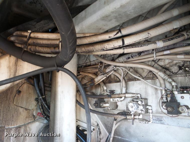 image for item DB5465 2002 Roadtec SB2500C Shuttle Buggy material transfer vehicle