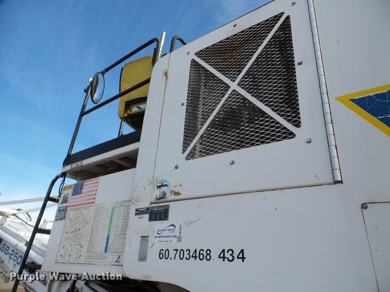 image for item DB5465 2002 Roadtec SB2500C Shuttle Buggy material transfer vehicle