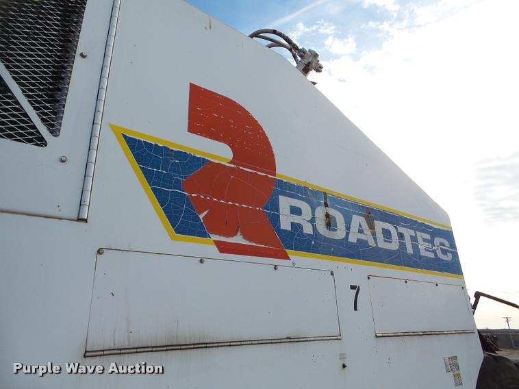 image for item DB5465 2002 Roadtec SB2500C Shuttle Buggy material transfer vehicle