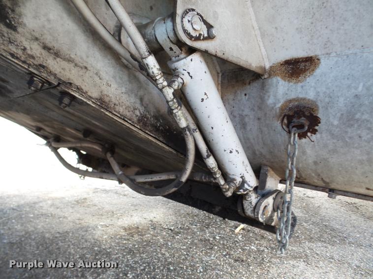 image for item DB5465 2002 Roadtec SB2500C Shuttle Buggy material transfer vehicle