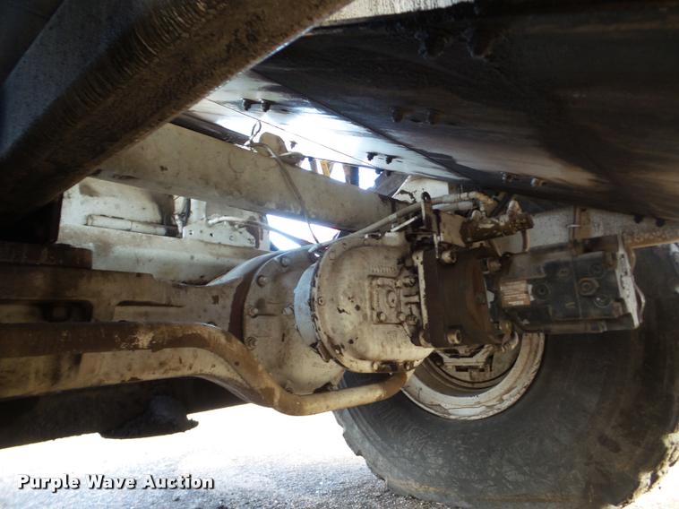 image for item DB5465 2002 Roadtec SB2500C Shuttle Buggy material transfer vehicle