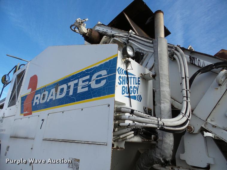 image for item DB5465 2002 Roadtec SB2500C Shuttle Buggy material transfer vehicle