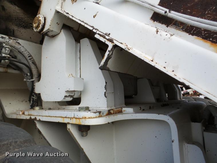 image for item DB5465 2002 Roadtec SB2500C Shuttle Buggy material transfer vehicle