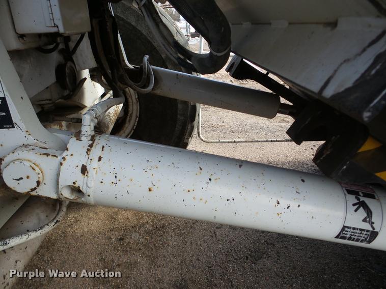 image for item DB5465 2002 Roadtec SB2500C Shuttle Buggy material transfer vehicle