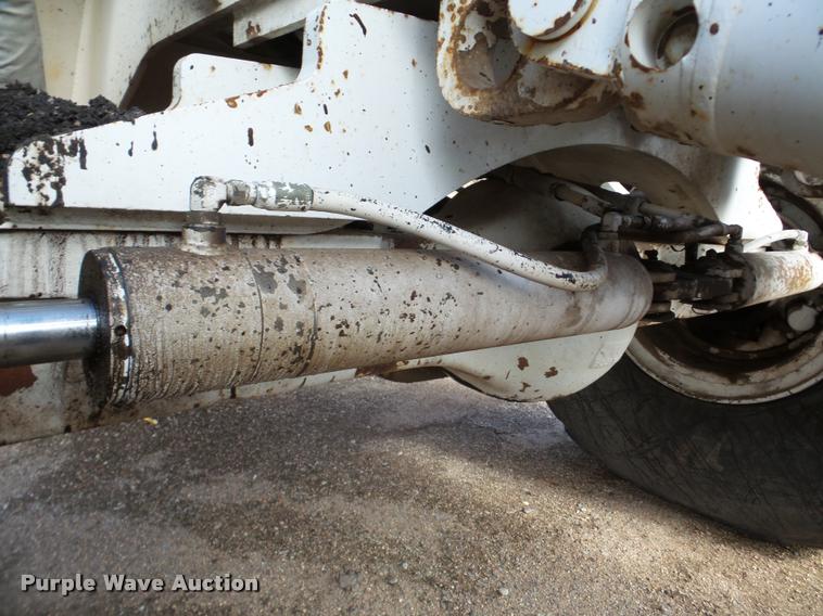 image for item DB5465 2002 Roadtec SB2500C Shuttle Buggy material transfer vehicle