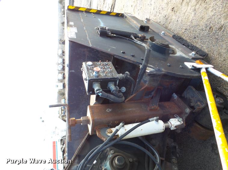 image for item DB5465 2002 Roadtec SB2500C Shuttle Buggy material transfer vehicle