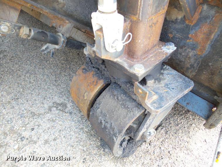 image for item DB5465 2002 Roadtec SB2500C Shuttle Buggy material transfer vehicle