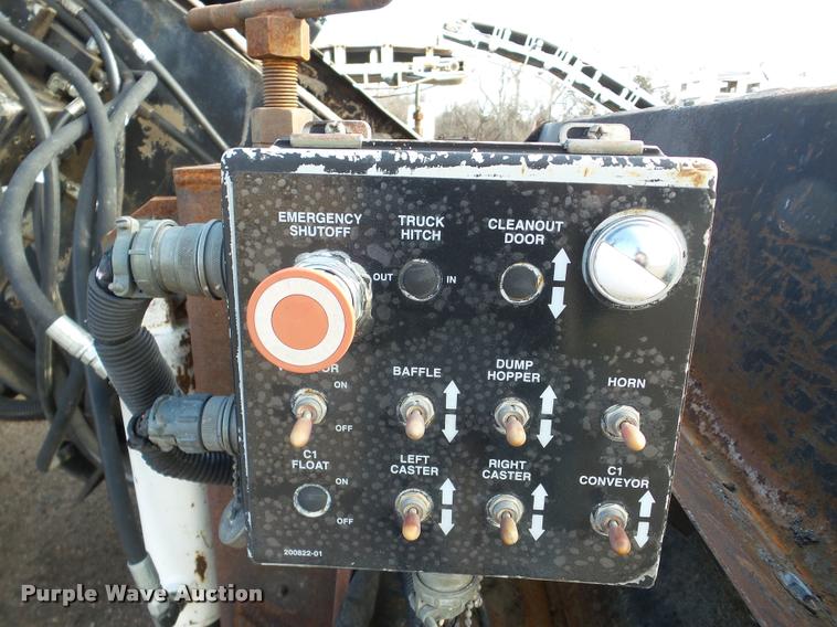 image for item DB5465 2002 Roadtec SB2500C Shuttle Buggy material transfer vehicle