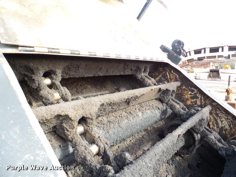 image for item DB5465 2002 Roadtec SB2500C Shuttle Buggy material transfer vehicle