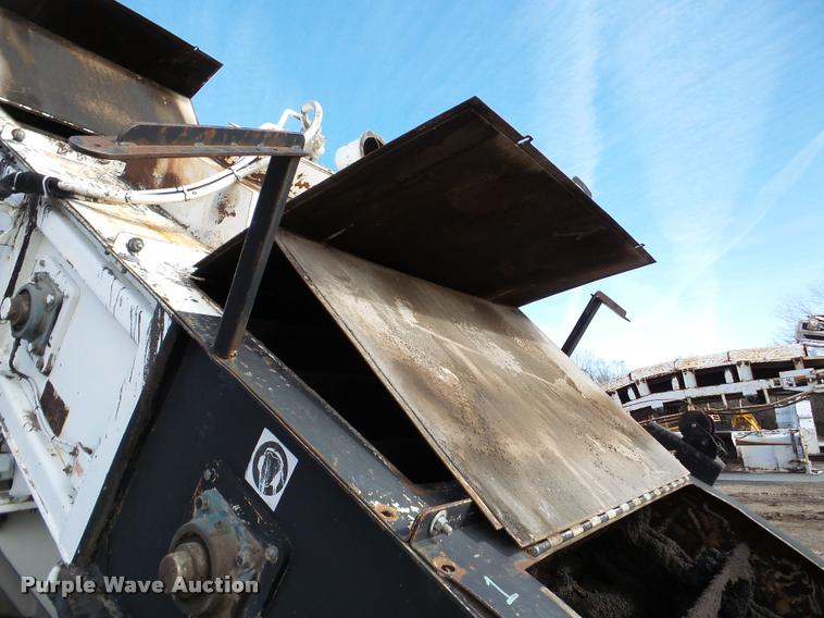 image for item DB5465 2002 Roadtec SB2500C Shuttle Buggy material transfer vehicle