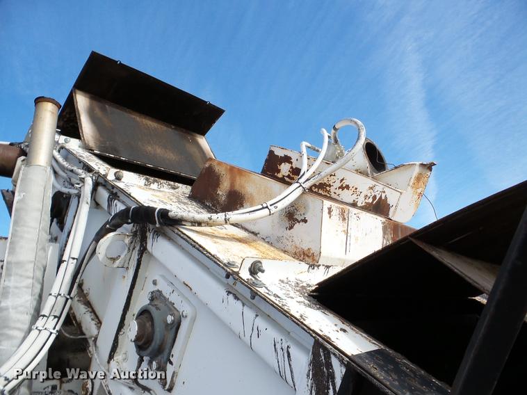 image for item DB5465 2002 Roadtec SB2500C Shuttle Buggy material transfer vehicle