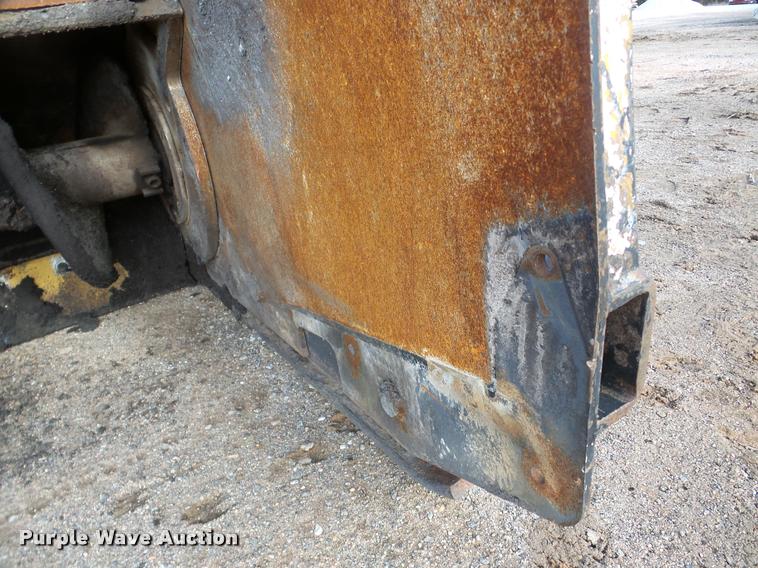 image for item DB5465 2002 Roadtec SB2500C Shuttle Buggy material transfer vehicle