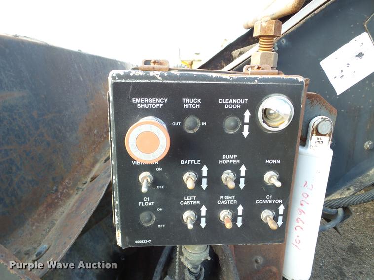 image for item DB5465 2002 Roadtec SB2500C Shuttle Buggy material transfer vehicle