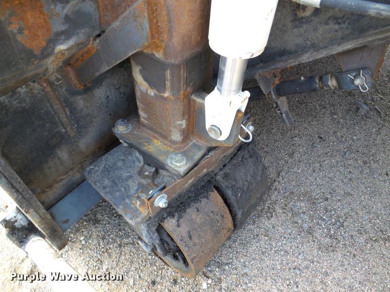 image for item DB5465 2002 Roadtec SB2500C Shuttle Buggy material transfer vehicle