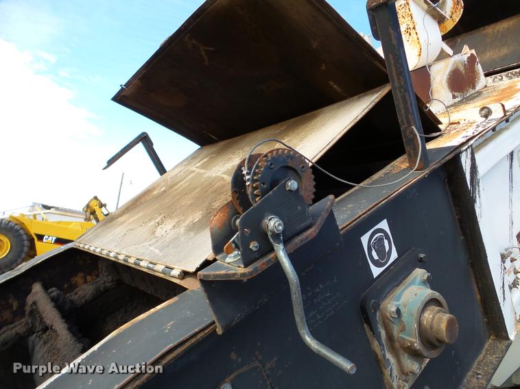 image for item DB5465 2002 Roadtec SB2500C Shuttle Buggy material transfer vehicle