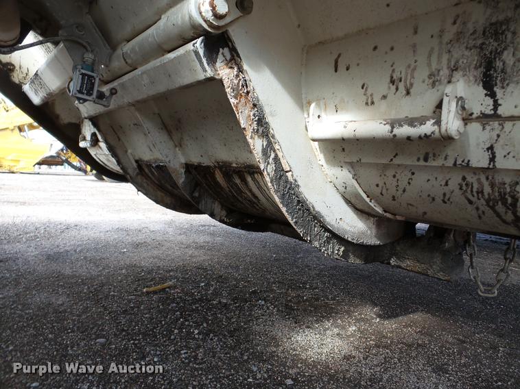 image for item DB5465 2002 Roadtec SB2500C Shuttle Buggy material transfer vehicle