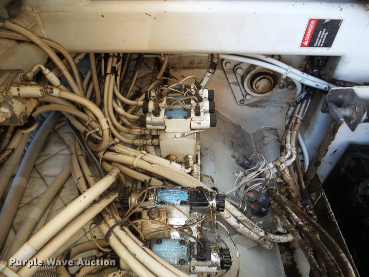 image for item DB5465 2002 Roadtec SB2500C Shuttle Buggy material transfer vehicle