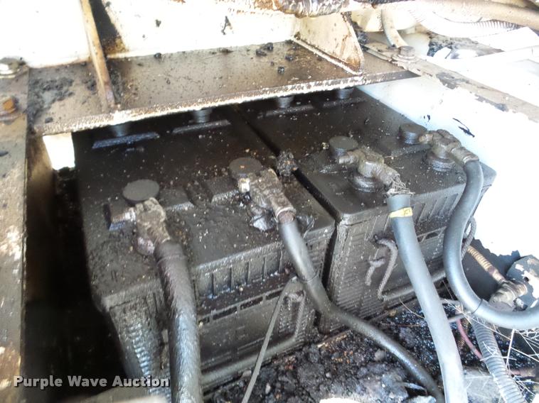 image for item DB5465 2002 Roadtec SB2500C Shuttle Buggy material transfer vehicle