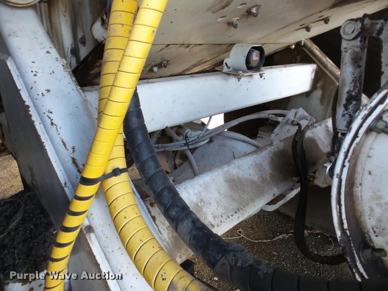 image for item DB5465 2002 Roadtec SB2500C Shuttle Buggy material transfer vehicle