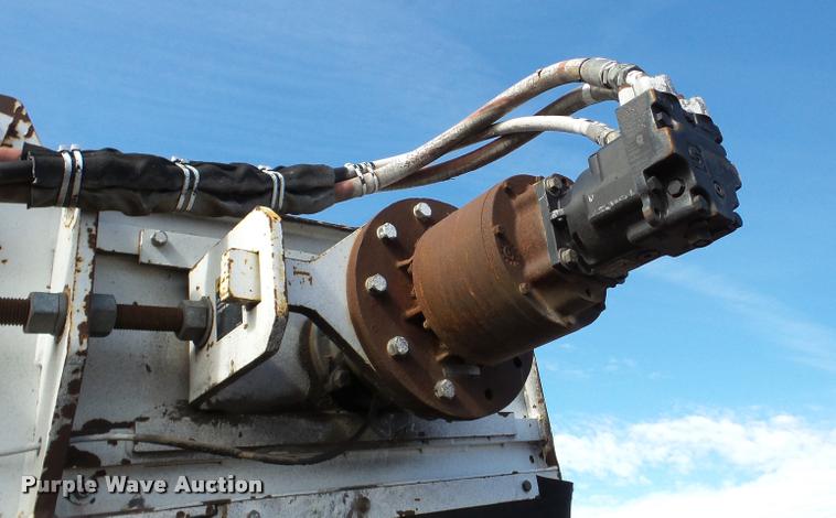 image for item DB5465 2002 Roadtec SB2500C Shuttle Buggy material transfer vehicle