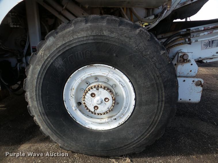 image for item DB5465 2002 Roadtec SB2500C Shuttle Buggy material transfer vehicle