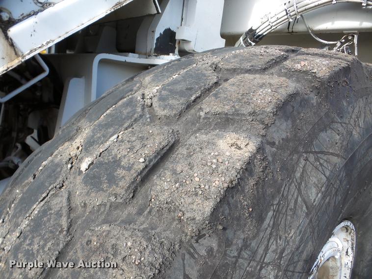 image for item DB5465 2002 Roadtec SB2500C Shuttle Buggy material transfer vehicle