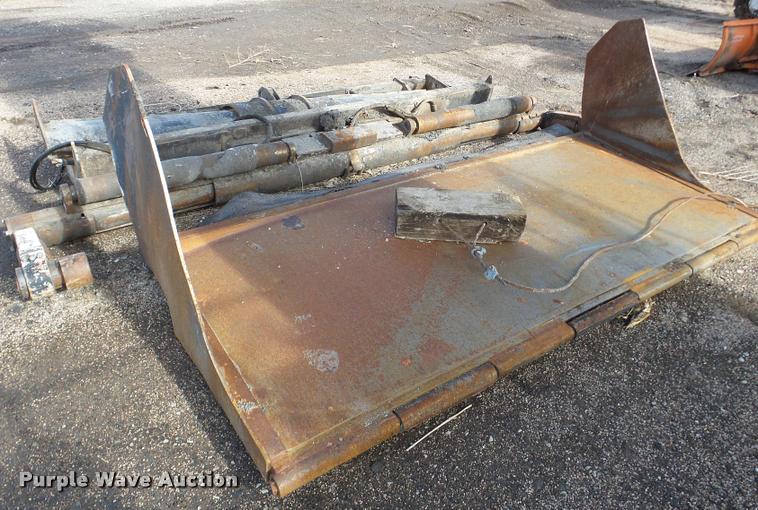 image for item DB5465 2002 Roadtec SB2500C Shuttle Buggy material transfer vehicle