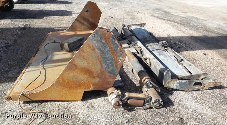 image for item DB5465 2002 Roadtec SB2500C Shuttle Buggy material transfer vehicle