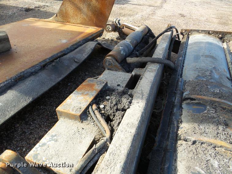 image for item DB5465 2002 Roadtec SB2500C Shuttle Buggy material transfer vehicle