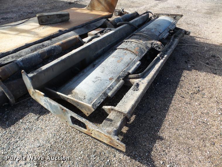 image for item DB5465 2002 Roadtec SB2500C Shuttle Buggy material transfer vehicle