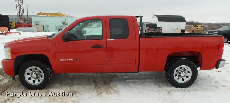 image for item AL9000 2011 Chevrolet Silverado 1500 LS Ext. Cab pickup truck